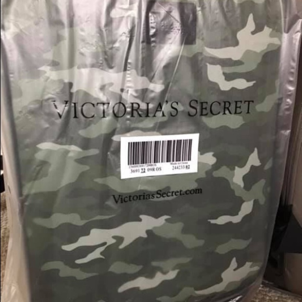 VS pink camo wheelie